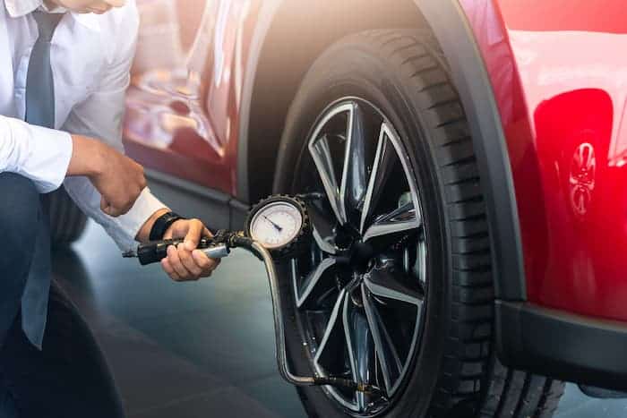 checking car tyre pressure
