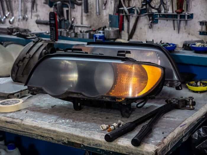 How to replace a toyota car headlight
