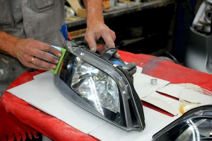 How to replace a volkswagen car headlight