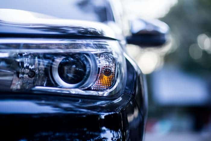 How to replace a Ford car's headlight 