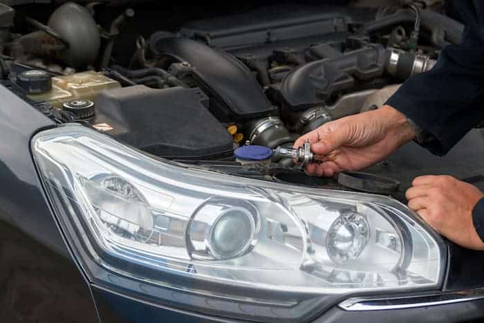 Steps by step to changing the headlight of Saab car