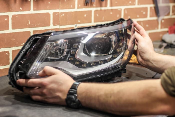 How to remove headlight from the socket