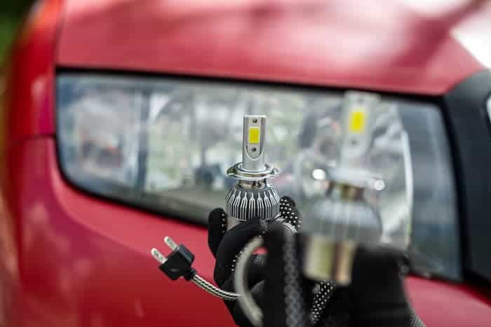 5 Signs that indicates your car needs a new headlight