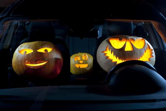 Steps to decorate your car to look scary for Halloween